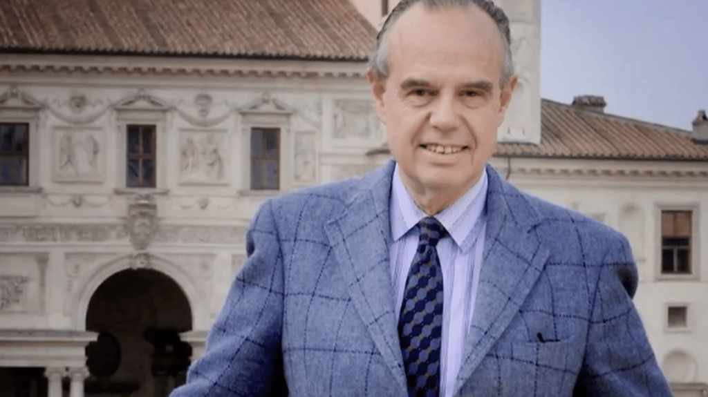 Décès de Frédéric Mitterrand : un des visages de la culture en France, à la télévision comme au gouvernement
Frédéric Mitterrand est décédé jeudi 21 mars. Depuis, les hommages se multiplient pour celui qui a été l'un des visages de la culture en France, de la télévision au gouvernement, en passant par le cinéma.