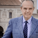 Décès de Frédéric Mitterrand : un des visages de la culture en France, à la télévision comme au gouvernement
Frédéric Mitterrand est décédé jeudi 21 mars. Depuis, les hommages se multiplient pour celui qui a été l'un des visages de la culture en France, de la télévision au gouvernement, en passant par le cinéma.