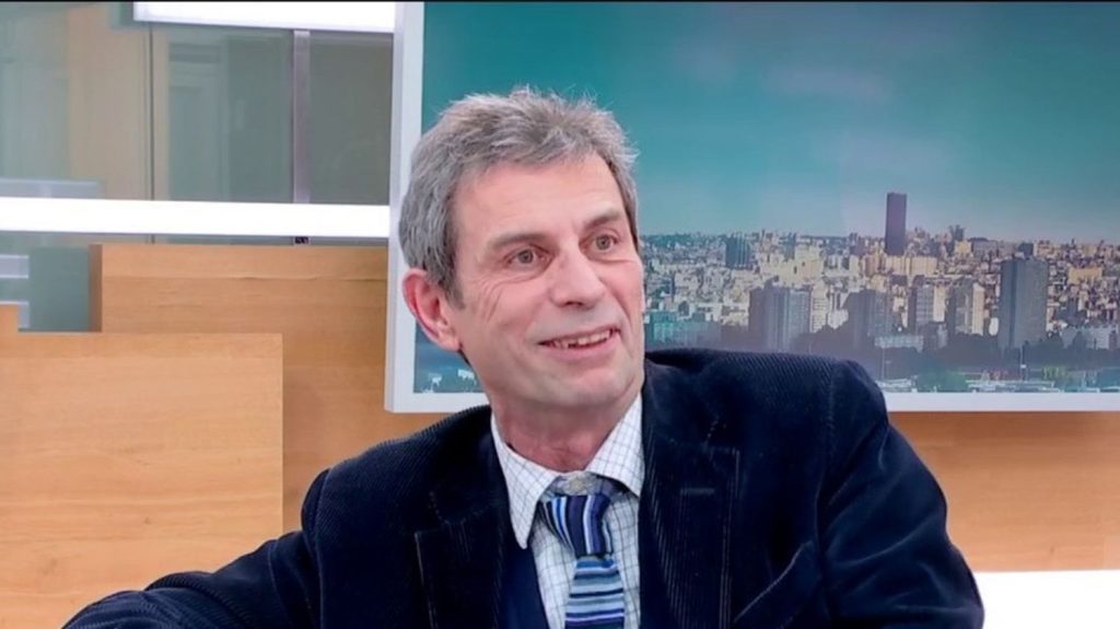 Littérature : "Il n'y a pas d'âge décisif", affirme le journaliste Frédéric Taddeï, qui publie des Birthday books
15 ans, 27 ans, 50 ans, Frédéric Taddeï sort 15 livres qui compilent les réussites et les échecs de personnes connues à un âge précis. Invité du 12/13 info, lundi 11 mars, il estime que la question de l'âge n'est pas prise en compte dans l'histoire.