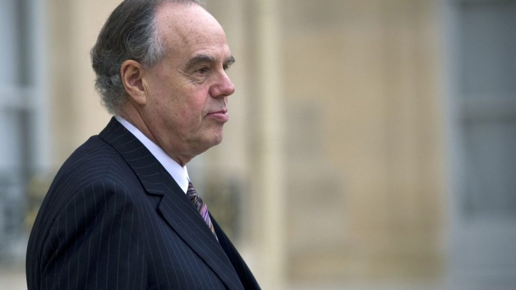 Mort de Frédéric Mitterrand : les funérailles de l'ancien ministre de la Culture auront lieu mardi 26 mars à Paris
C'est à l'église Saint-Thomas-d'Aquin à Paris, lors d'une messe ouverte au public, que se dérouleront les obsèques de l'ancien journaliste, écrivain et homme politique.