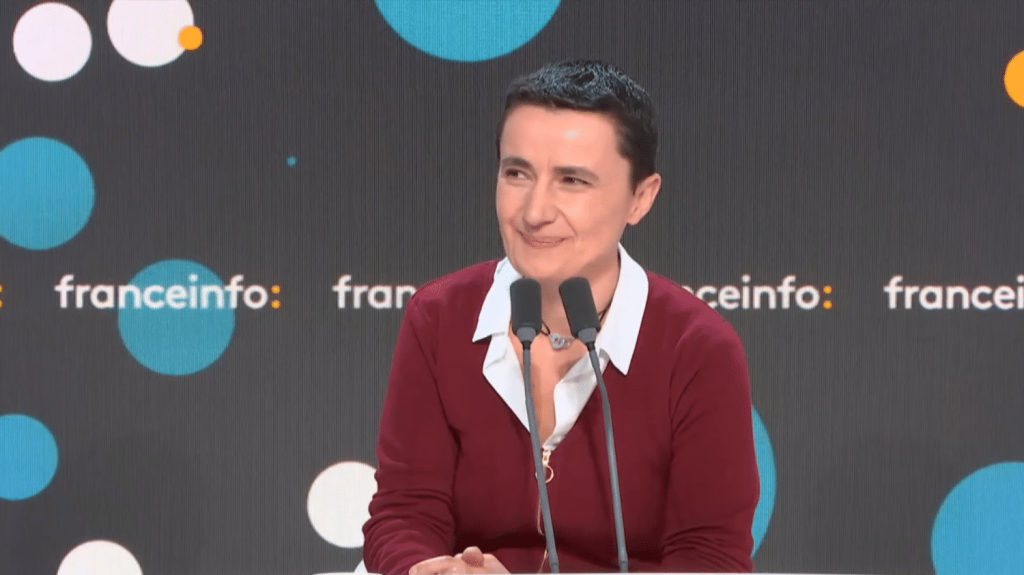 Isabelle Degeorges, présidente de Gaumont Télévision France : "Les acteurs très connus coûtent plus cher"
Après Omar Sy dans "Lupin", c’est à une autre vedette du cinéma, Daniel Brühl, que Gaumont a fait appel pour sa nouvelle série "Becoming Karl Lagerfeld" qui sortira en juin sur Disney+.