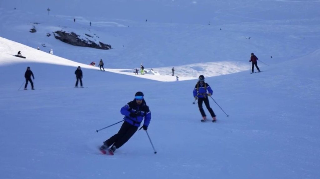 Sports d'hiver : les forces de l'ordre sur les pistes du trafic de stupéfiant
Les gendarmes viennent en renfort pendant les vacances d'hiver afin de traquer les revendeurs de drogues. Leur objectif est d'empêcher la prolifération de stupéfiants sur les pistes.