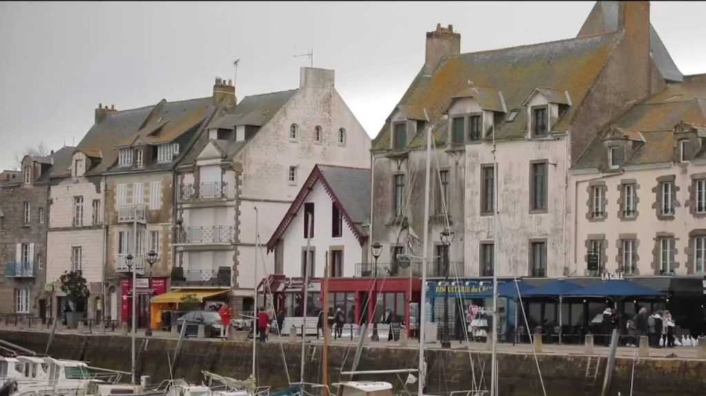 Loire-Atlantique : les habitants se préparent aux grandes marées
Le littoral Atlantique et la Manche se préparent à faire face à l’une des plus grandes marées de la décennie dimanche 10 mars. Au Croisic (Loire-Atlantique), les habitants tentent d’anticiper les risques de crues.