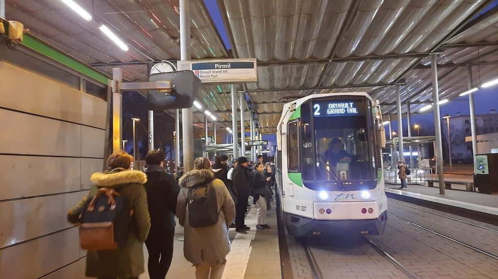 Nantes : grève des conducteurs de bus et tramways après des violences
Ce week-end a été marqué par plusieurs actes de violences contre les transports en commun de la ville.
