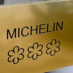 Expliquez-nous les étoiles du guide Michelin
Les étoiles du guide Michelin qui récompensent les meilleurs restaurants français sont décernées lundi. L'occasion de revenir sur la manière dont fonctionne ce guide qui existe depuis 1900.
