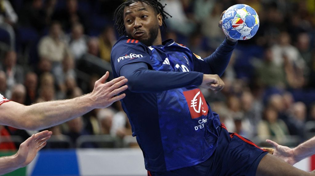 Handball : Benoît Kounkoud rappelé en équipe de France malgré l'enquête le visant pour tentative de viol
A cinq mois des Jeux olympiques, les Bleus entament leurs répétitions mi-mars et elles se feront avec l'ailier accusé de tentative de viol sur une jeune femme depuis fin janvier.