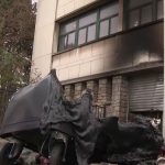 Val-de-Marne : une manifestation devant un lycée de Cachan dégénère en heurts avec la police
Plusieurs personnes se sont rassemblées devant le lycée polyvalent de Cachan, mardi 5 mars. Alors que 300 élèves manifestaient pacifiquement pour dénoncer la vétusté de l'établissement, des échauffourées ont éclaté.