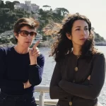 Christine Angot : "Ce que je demande, c'est comprendre ce fameux silence de l'inceste"
L'écrivaine signe son premier film comme réalisatrice avec le magistral "Une famille", documentaire dans lequel elle confronte certains proches à son passé et à ses écrits, et en particulier à l'inceste subi de la part de son père pendant son adolescence. Un film choc et dur, mais qui laisse aussi entrer une jolie lumière.