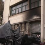 Val-de-Marne : de graves incidents éclatent devant le lycée de Cachan
Dans la matinée du mardi 5 mars, 200 à 300 personnes, dont certaines au visage dissimulé, se sont rassemblées devant le lycée de Cachan, dans le Val-de-Marne. Plusieurs jeunes s'en sont pris aux forces de l'ordre.
