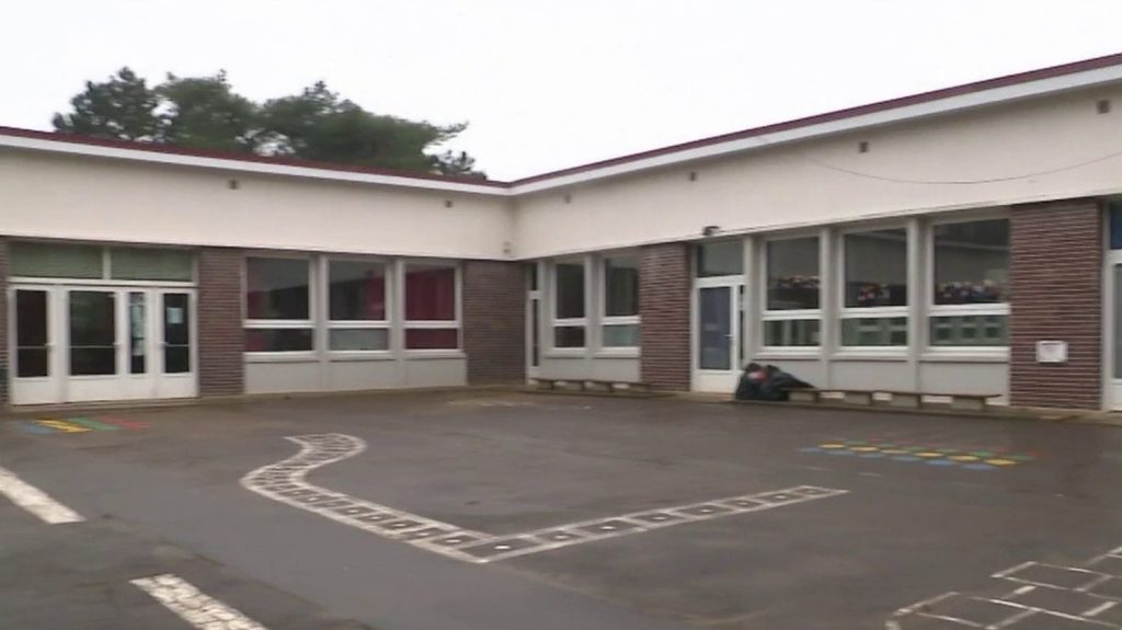 Inondations dans le Pas-de-Calais : à Blendecques, les enfants ont retrouvé le chemin de l’école
Dans le Pas-de-Calais, les habitants de Blendecques ont été durement touchés par des inondations à répétition cet hiver. Les enfants qui avaient dû être répartis dans d'autres établissements ont pu enfin retrouver une école.