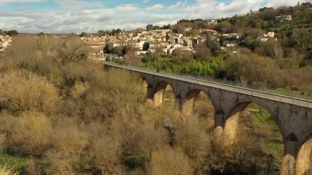Intempéries dans le Gard : les habitants sont sous le choc devant l’ampleur du désastre
Les habitants de Dions sont encore sous le choc. De fortes intempéries ont touché le département du Gard. Le bilan humain est lourd. Quatre morts sont d’ores et déjà à déplorer. Il reste des disparus, dont des enfants.