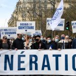 Treize anciens membres de Génération identitaire interpellés, soupçonnés d'avoir reconstitué illégalement un groupe d'ultradroite
Le groupe avait été dissous en 2021. Les personnes interpellées sont soupçonnées d'avoir reconstitué illégalement un nouvelle association d'ultradroite.
