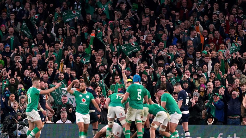 Irlande-Ecosse : le XV du Trèfle sacré... Revivez le match du Tournoi des six nations
Face à une Ecosse en difficulté et mise sous pression pendant 80 minutes, l'Irlande s'est logiquement imposée à domicile (17-13) et remporte l'édition 2024 du Tournoi des six nations.