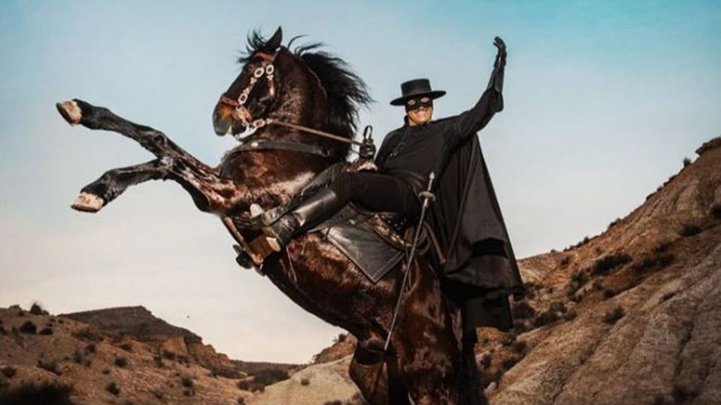 "Zorro", avec Jean Dujardin, arrive bientôt sur Paramount+ et France Télévisions
L'acteur français prêtera ses traits au retour de "Zorro" dans une série co-créée par le réalisateur Noé Debré et le scénariste Benjamin Charbit, qui sera sur France Télévisions "plus tard cette année".