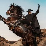 "Zorro", avec Jean Dujardin, arrive bientôt sur Paramount+ et France Télévisions
L'acteur français prêtera ses traits au retour de "Zorro" dans une série co-créée par le réalisateur Noé Debré et le scénariste Benjamin Charbit, qui sera sur France Télévisions "plus tard cette année".