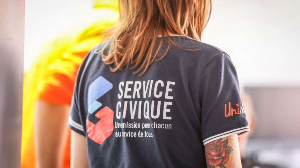 Appel à témoignages
Vous êtes en stage, en service civique, en apprentissage ou en contrat d'engagement jeune ? Racontez-nous
Pour intégrer le monde du travail, de nombreux jeunes adultes sont contraints de passer par ces contrats précaires et mal rémunérés, en espérant ensuite pouvoir décrocher un CDD ou un CDI.