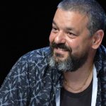 Grand entretien
"Le dessin ? C’est la façon dont on comprend le monde" : rencontre avec l'auteur de BD Joann Sfar qui publie "Les Idolâtres"
Il est l'un des auteurs les plus prolixes de la BD française, dont l'univers riche et multiforme fait l'objet d'une rétrospective au Musée d'art et d'histoire du Judaïsme. Rencontre, à l'occasion de la sortie de son dernier livre "Les Idolâtres".