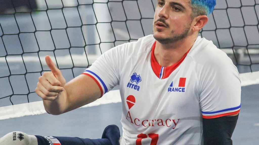 Reportage
Paris 2024 : on a passé une journée avec Damien Roget, joueur de l'équipe de France de volley assis et orthoptiste dans le civil
En préparation pour les Jeux paralympiques de Paris, le joueur de 33 ans nous a ouvert les portes de son quotidien pris entre vie professionnelle, projets personnels et carrière sportive.