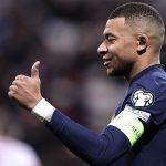 Vidéo
Paris 2024 : "Il y aura de la fatigue", s'inquiète Didier Deschamps, sceptique sur la possibilité d'enchaîner l'Euro et les JO pour Kylian Mbappé
Le sélectionneur des Bleus a émis des réserves à l'égard de l'enchaînement des deux compétitions pour les joueurs potentiellement concernés, dont Kylian Mbappé.