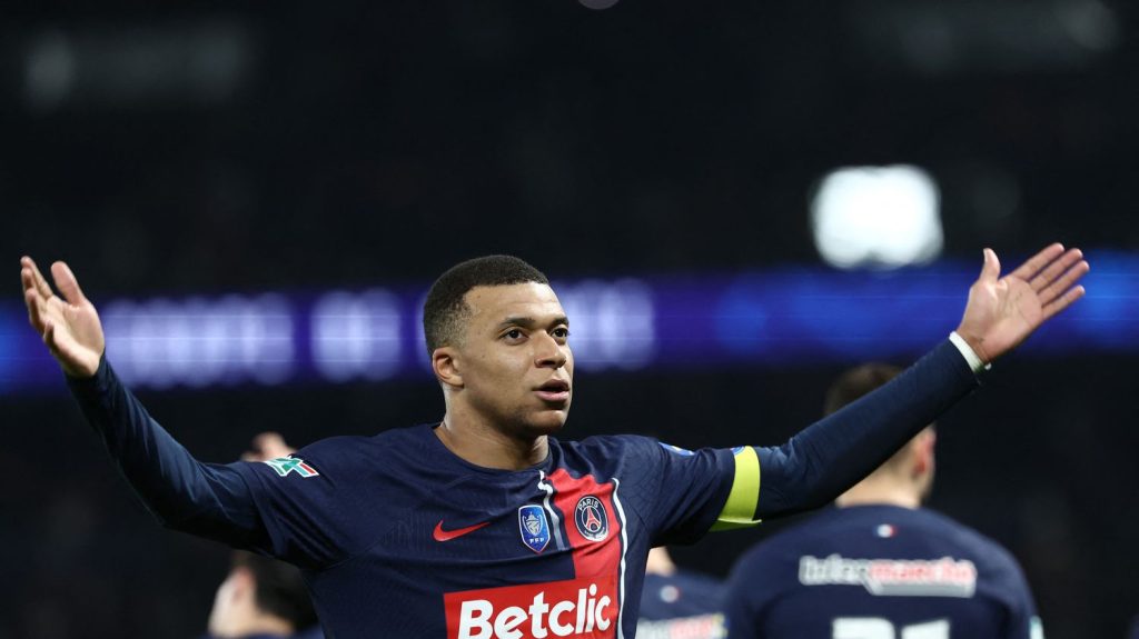 Football : Kylian Mbappé, joueur le mieux payé en Ligue 1
Le joueur du PSG touche un salaire de plus de 6 millions d’euros brut mensuels, selon une estimation de "L'Équipe".