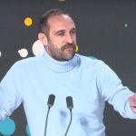 "On peut décider de ce qu'on achète ou pas" : Édouard Bergeon appelle au sursaut citoyen avec son nouveau film "La Promesse verte"
Tous les jours, une personnalité s'invite dans le monde d'Élodie Suigo. Mercredi 27 mars 2024 : le journaliste et réalisateur Édouard Bergeon pour son nouveau film, "La Promesse verte", avec Alexandra Lamy.