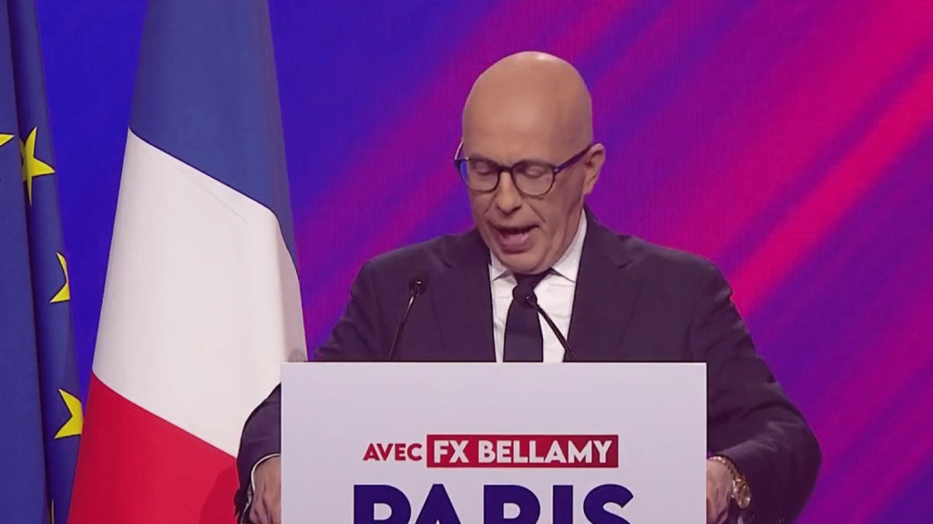 Elections européennes : Les Républicains à la recherche d’une nouvelle dynamique
À la peine dans les sondages, Les Républicains ont lancé, samedi 23 mars, leur campagne pour les élections européennes avec un premier grand meeting à Aubervilliers (Seine-Saint-Denis). Éric Ciotti et la tête de liste, François-Xavier Bellamy, se sont notamment exprimés.