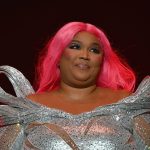 Accusée de harcèlement, la chanteuse Lizzo annonce "démissionner"
Confrontée depuis plusieurs mois à des accusations de harcèlement d'anciennes de ses danseuses, Lizzo a déclaré dans une publication Instagram "démissionner" à cause des "mensonges" racontés sur elle.