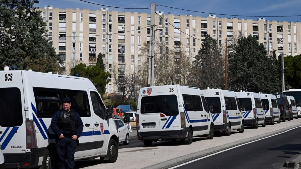 Opération anti-drogue à Marseille : "C'est une opération marketing", dénonce la présidente de l'association Marseille en colère
L'opération de police "place nette XXL" a été lancée lundi pour lutter contre le trafic de drogue à Marseille.
