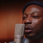 MC Solaar : retour sur les 30 ans de carrière du magicien des mots
Durant plus de 30 ans, le rappeur MC Solaar a su faire vibrer les mots, qu'il sait manier comme personne. L'artiste sort son nouvel album, "Lueurs Célestes", vendredi 15 mars.