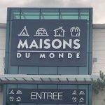 Consommation : Maisons du Monde annonce une réorganisation pour pallier la baisse de ses ventes
L'enseigne d'ameublement Maisons du Monde connaît des difficultés, avec une baisse des ventes significative depuis deux ans. La marque annonce un plan d'économies et de réorganisation de ses magasins.