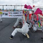 Total : des manifestants d'Extinction Rébellion devant la raffinerie du Havre
Les militants du mouvement écologiste se sont rassemblés à l'occasion des 100 ans du groupe pétrolier.