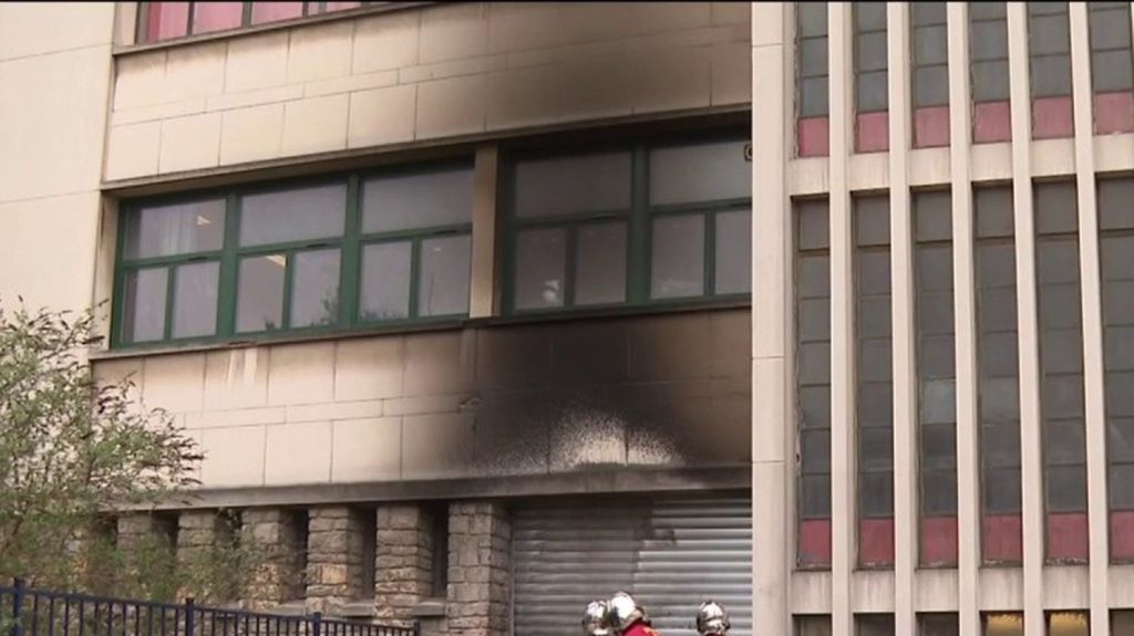 Val-de-Marne : des tensions après une manifestation devant un lycée de Cachan
Des élèves ont manifesté devant le lycée polyvalent de Cachan, mardi 5 mars, pour dénoncer la vétusté de leur établissement. Des heurts ont rapidement éclaté.