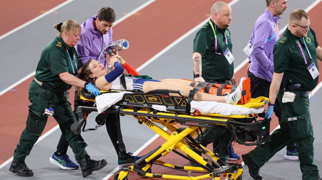 Vidéo
Paris 2024 : "J'aime bien les défis", assure la perchiste Margot Chevrier, gravement blessée à la cheville qui rêve toujours des Jeux olympiques
La perchiste s'est fracturé le talus, un os entre le tibia et le talon, lors des championnats du monde d'athlétisme en salle à cinq mois des Jeux olympiques de Paris.