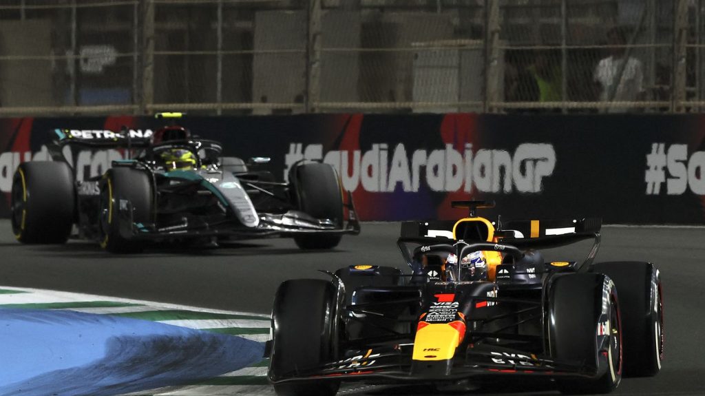 F1 : Max Verstappen sans rival au Grand Prix d'Arabie saoudite, nouveau doublé pour Red Bull
Une semaine après sa victoire sur le GP de Bahreïn, le triple champion du monde néerlandais poursuit son début de saison sans faute.