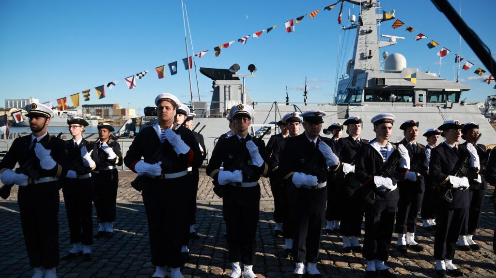 Podcast
MeToo dans l'armée, les SDF de Paris évacués pour les JO et Vinicius en larmes : ça dit quoi ce 26 mars ?
Ce mardi 26 mars, une ancienne militaire témoigne des violences sexuelles qu'elle a subi dans la Marine française, le maire d'Orléans dénonce l'envoi de migrants et de SDF parisiens dans sa ville et le footballeur brésilien Vinicius promet de combattre le racisme.