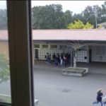 Côte-d'Or : les collégiens sous le choc après la menace d'une attaque au couteau
La principale du collège de Chenôve (Côte-d'Or) a sans doute évité un carnage, vendredi 15 mars. Elle a déclenché l'alarme alors qu'elle était menacée par un élève de 15 ans armé d'un couteau. L'adolescent a été placé en garde à vue.