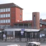 Hauts-de-France : 122 établissements scolaires visés par des menaces terroristes
Plusieurs élèves des Hauts-de-France ont reçu des messages à caractère terroriste, samedi 23 mars. Leur auteur se présente comme un combattant de l'État islamique et évoque des attaques à l'explosif lundi contre 122 collèges et lycées de la région.