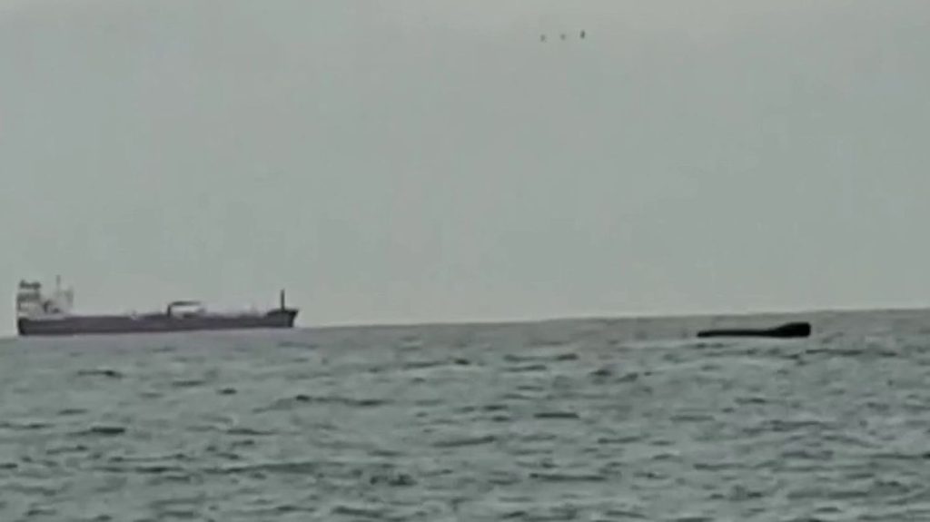 Nord : la famille d'un migrant mort en mer demande réparation
Alors que dans la nuit du 24 novembre 2021, 27 migrants ont perdu la vie en mer, l'équipage du Flamant est mis en cause. La famille d'une des victimes a décidé d'attaquer l'État français.