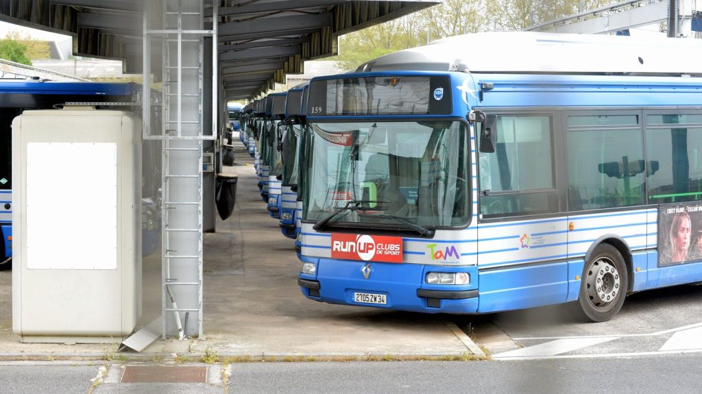 Hérault : la circulation des bus a repris à Montpellier, après l'agression d'un chauffeur vendredi matin
Le chauffeur de bus s'est fait agresser physiquement dans le secteur du stade Philippidès. Le suspect, âgé d'une soixantaine d'années, a été interpellé par la police municipale.