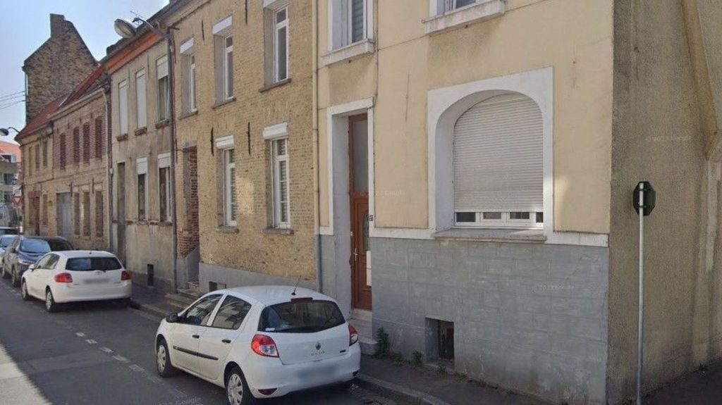 Pas-de-Calais : sécurité renforcée devant une mosquée de Saint-Omer après la découverte d'une tête de cochon, une plainte déposée
Alors que le ramadan commence lundi, une des mosquées de Saint-Omer sera particulièrement surveillée. Dimanche soir, une tête de cochon a été découverte devant le bâtiment.