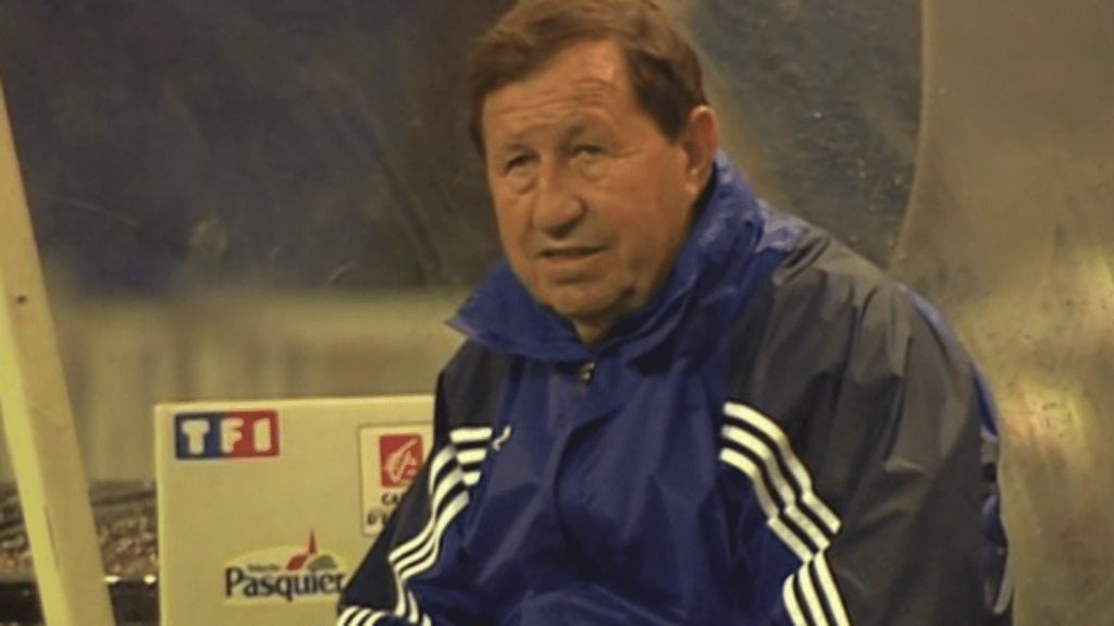 Football : ouverture du musée de l'AJ Auxerre, consacré en partie à Guy Roux
Le tout nouveau musée de l'AJ Auxerre va ouvrir mercredi 20 mars. Une "partie de l'exposition" sera consacrée à l'entraîneur historique du club de football, Guy Roux, comme l'explique le journaliste Samuel Ollivier, présent sur le plateau du 8 Heures.