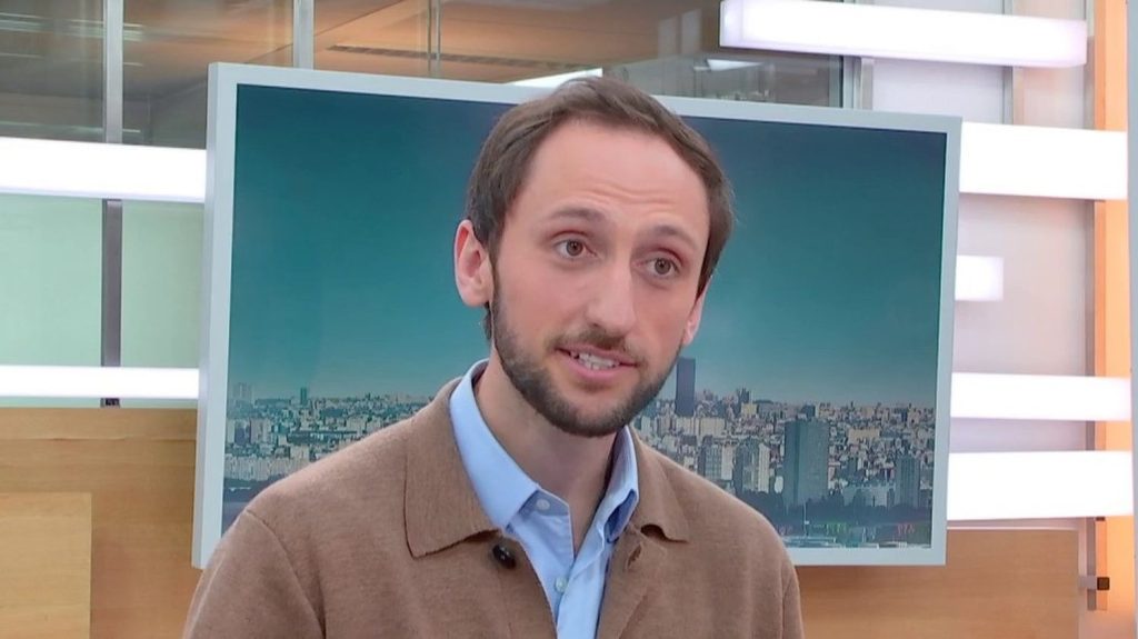 Guide Michelin : "On appartient tous au grand univers de la gastronomie française", affirme Nicola Vérot, charcutier et DGA de la Maison Vérot
Dans la famille de Nicolas Vérot, 31 ans, on est charcutier de père en fils depuis près d'un siècle. Il est l'invité des "Cinq dernières minutes du 12/13 info.