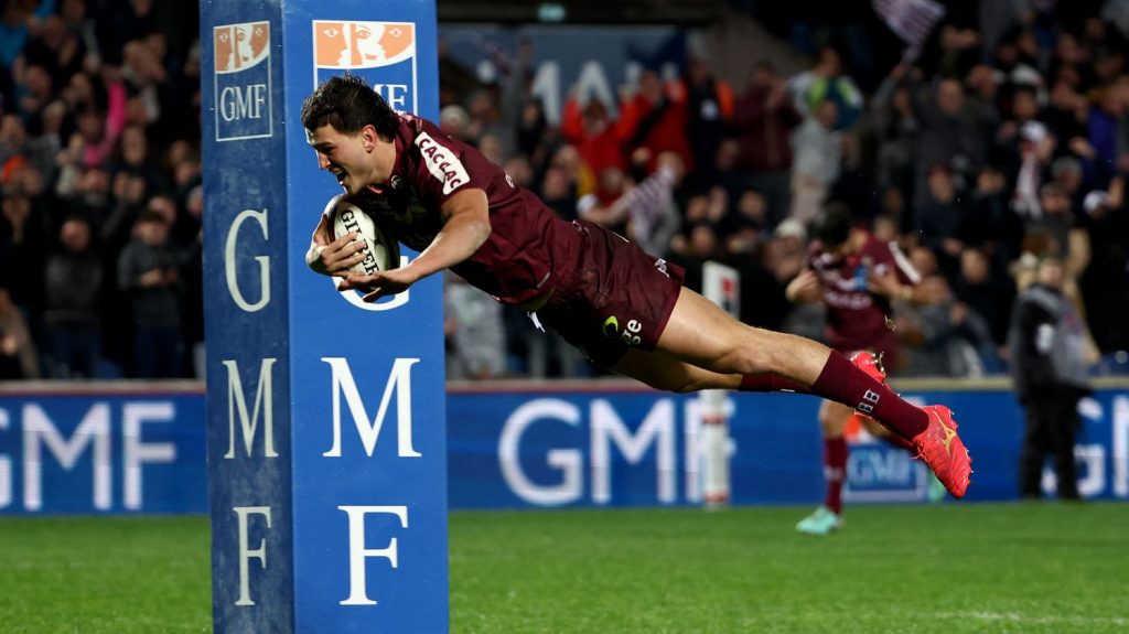 Six nations 2024 : l'ascension supersonique de Nicolas Depoortere, titulaire chez les Bleus un an après ses débuts en pro
Le trois-quarts centre de l'Union Bordeaux-Bègles (21 ans) fait partie des quatre nouveaux titulaires lancés par le staff au pays de Galles dimanche.