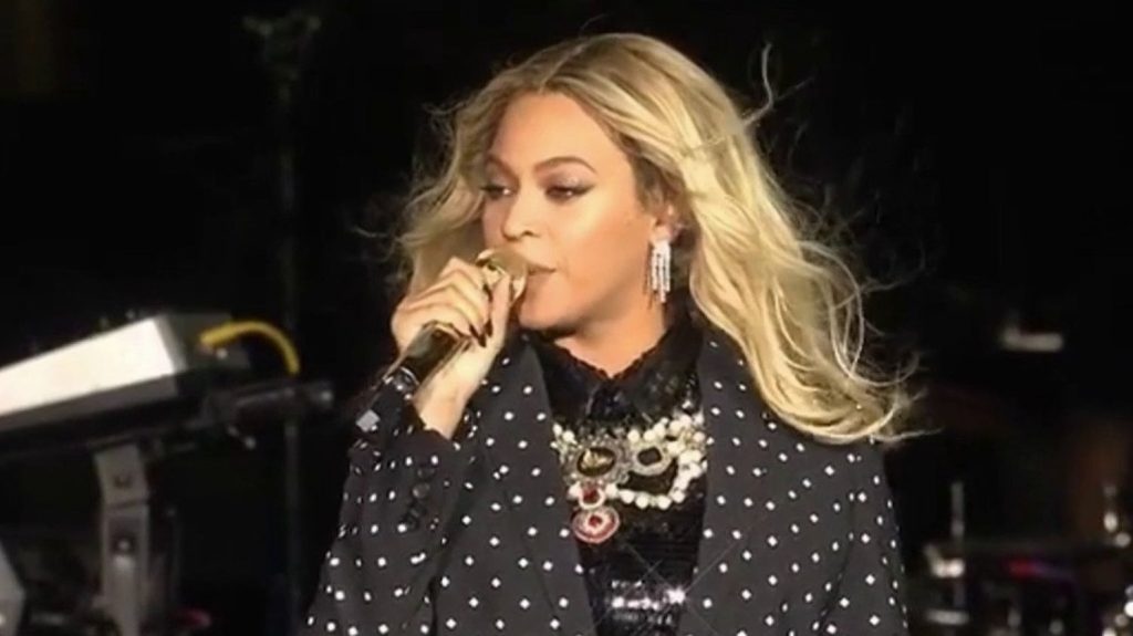 Musique : la chanteuse Beyoncé sort un nouvel album country
Le nouvel album de Beyoncé, "Cowboy Carter", est disponible depuis le vendredi 29 mars. Un disque de country dans lequel la chanteuse revendique ce genre musical, plutôt réservé aux artistes blancs.