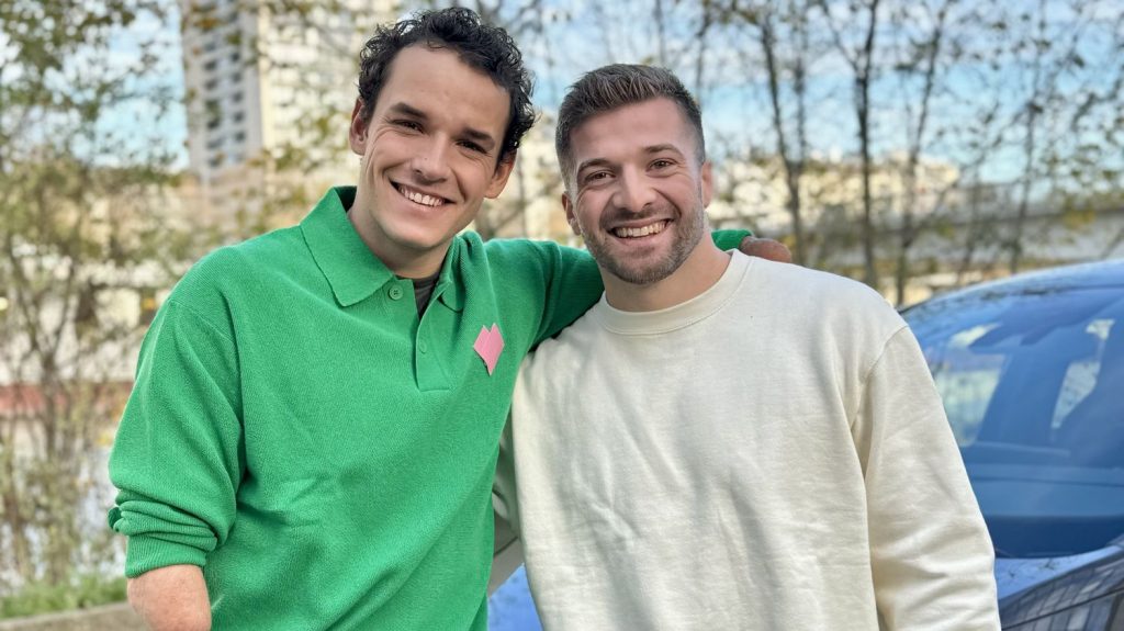 Le plongeur Alexis Jandard vise un podium aux Jeux : "Mon objectif, c'est de prendre du plaisir dans ce que je fais"
Chaque semaine, Théo Curin embarque dans son taxi, des championnes et des champions liés aux Jeux de Paris 2024. Voyage ici en compagnie du plongeur acrobatique Alexis Jandard, vice-champion du monde par équipe.