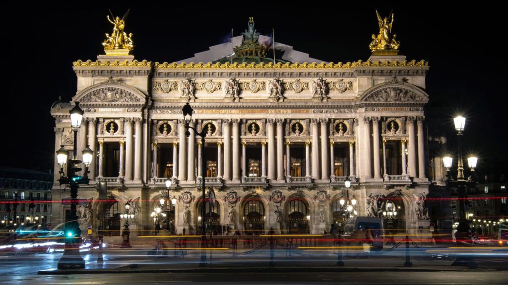 L'Opéra de Paris redevient bénéficiaire pour la première fois depuis 2017
Retour du public dans les salles, dépenses de fonctionnement contenues : la situation de l'Opéra de Paris s'est "nettement améliorée", se félicite l'institution, qui parle de "dynamique encourageante" pour 2024.