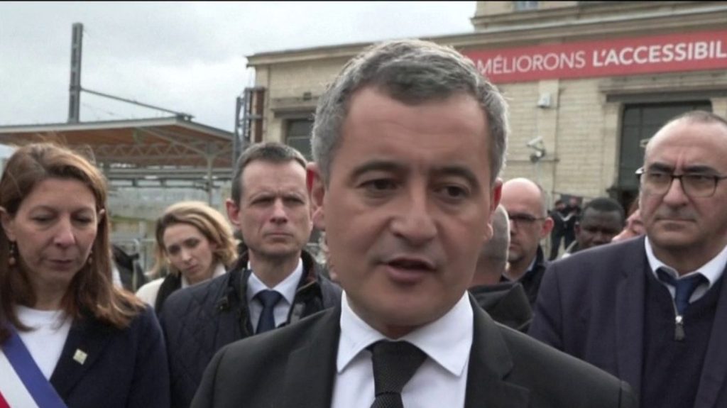 Seine-Saint-Denis : Gérald Darmanin communique les premiers résultats de l'opération "place nette XXL"
Gérald Darmanin a effectué un déplacement en Seine-Saint-Denis samedi 30 mars à la suite de la mise en place de l'opération "place nette XXL", qui vise à lutter contre le trafic de drogue.