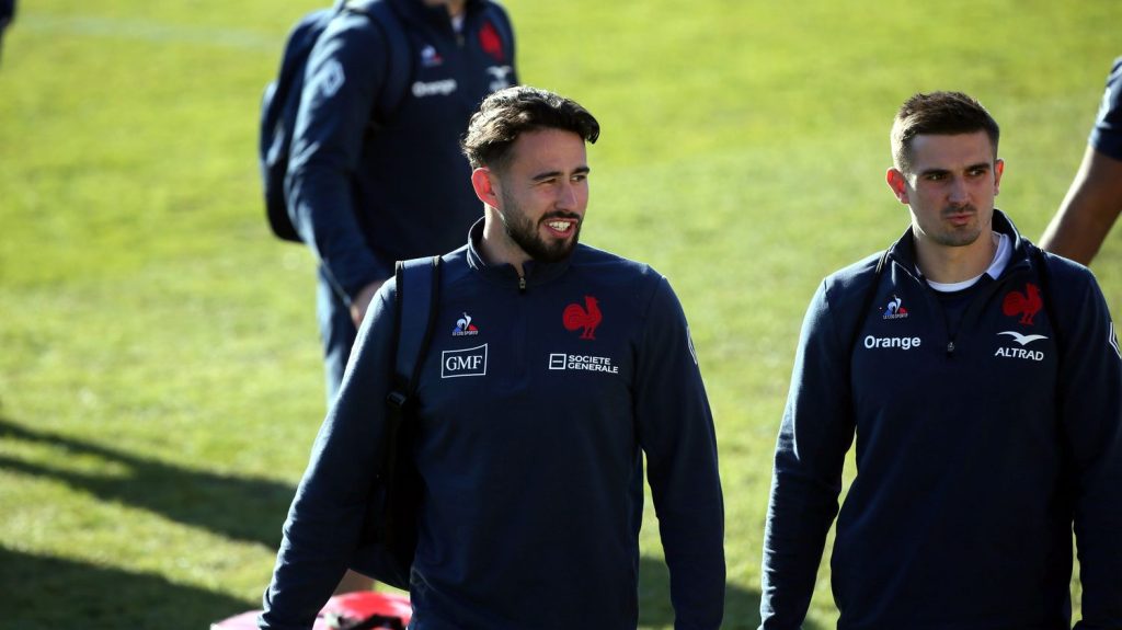 Six nations 2024 : décaler Thomas Ramos, privilégier un 10 de métier... Quelles options pour remplacer Matthieu Jalibert à l'ouverture à Cardiff ?
Le XV de France se déplace au pays de Galles, dimanche, sans son ouvreur Matthieu Jalibert, touché au genou lors du match nul concédé face à l'Italie.