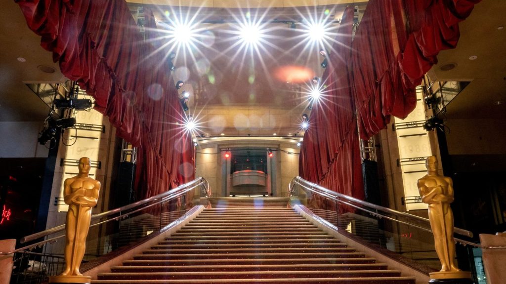 Oscars 2024 : les dix candidats à la récompense suprême du meilleur film
C'est le Graal de Hollywood et il faut le mériter : dix longs métrages sont en lice pour l'Oscar du meilleur film contre cinq pour les autres catégories. C'est dire si la concurrence est rude. Voici un rappel des candidats en présence, parmi lesquels figurent les œuvres de Martin Scorsese, Christopher Nolan, Jonathan Glazer, Alexander Payne ou Justine Triet.