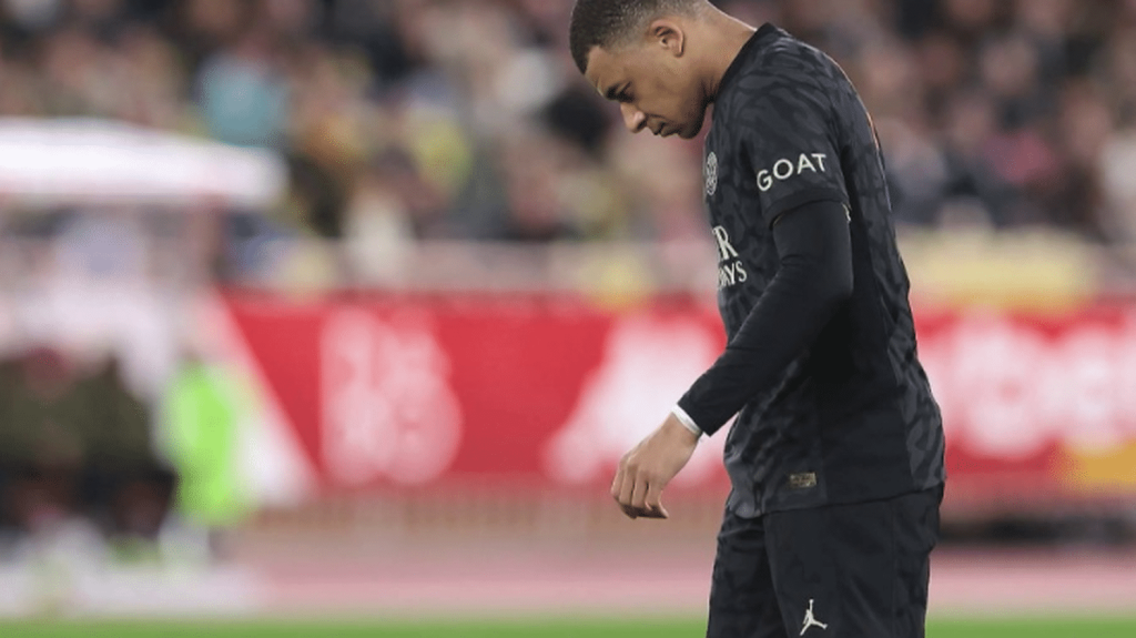 Ligue des champions : le match retour du PSG en 8e de finale occulté par le feuilleton du départ de Kylian Mbappé
Mardi 5 mars, le PSG affronte la Real Sociedad en match retour de 8e de finale. Un match important pour le club parisien, qui est cependant occulté par le départ de Kylian Mbappé du PSG à la fin de la saison, comme le déplore le journaliste Samuel Ollivier, présent sur le plateau du 8 Heures.
